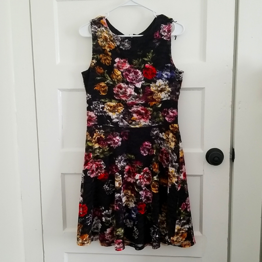 Black floral lace Taina B size 8 dress